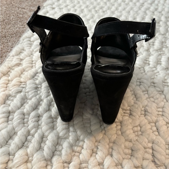 Women’s Black Wedges Size 9 - Picture 3 of 4
